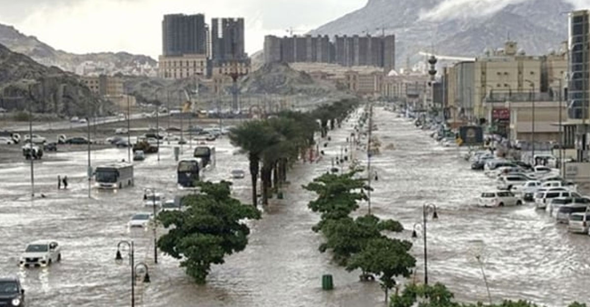 সৌদি আরবে বন্যা, রেড অ্যালার্ট জারি