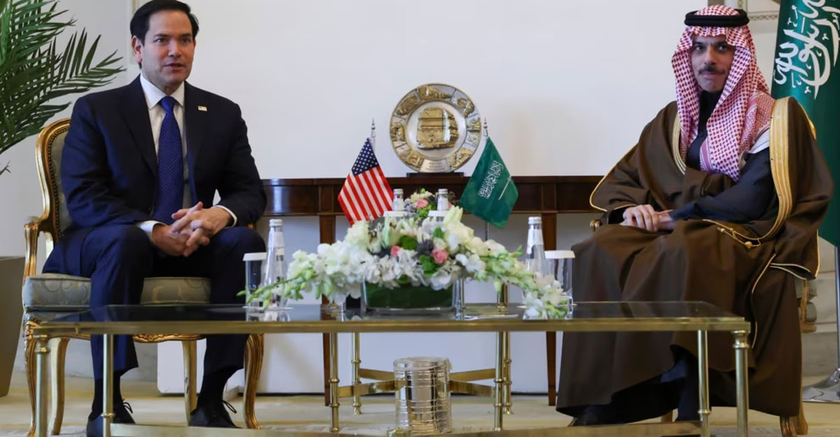 সৌদি সফরে মার্কিন পররাষ্ট্রমন্ত্রী, আলোচনায় হামাস-ইসরায়েল যুদ্ধবিরতি