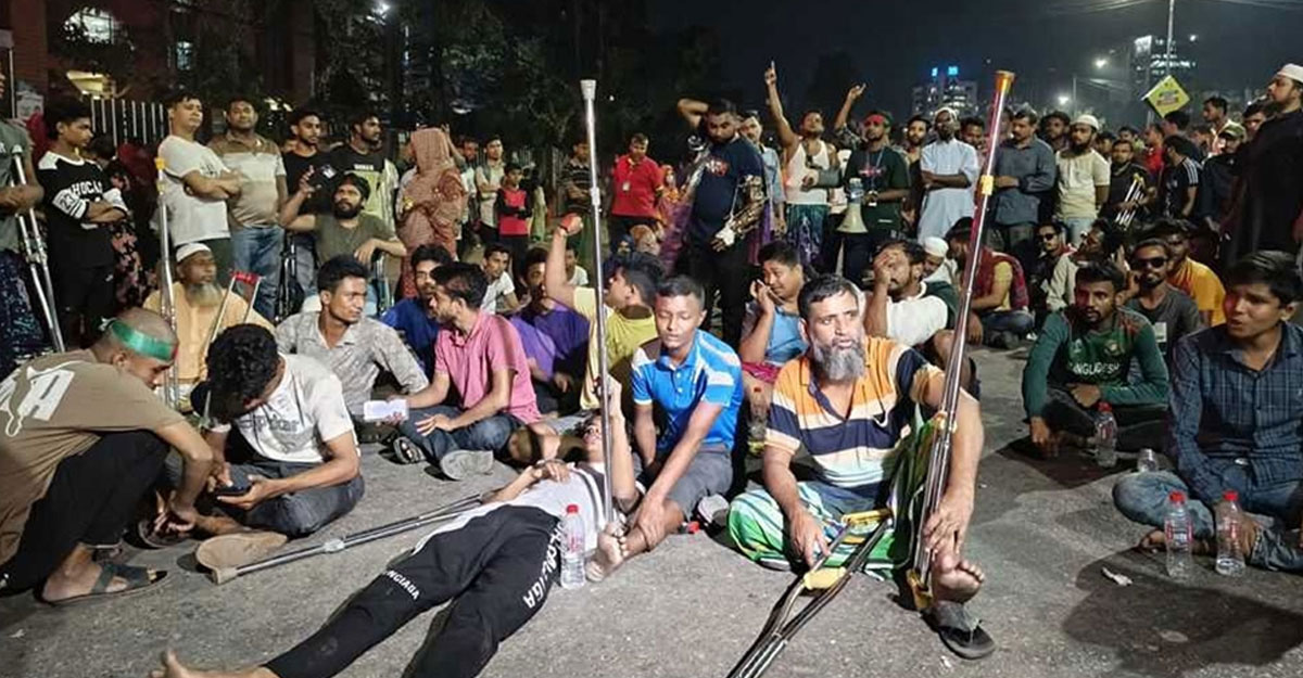 উপদেষ্টাদের আশ্বাসে হাসপাতালে ফিরলেন আহতরা, আজ বৈঠক