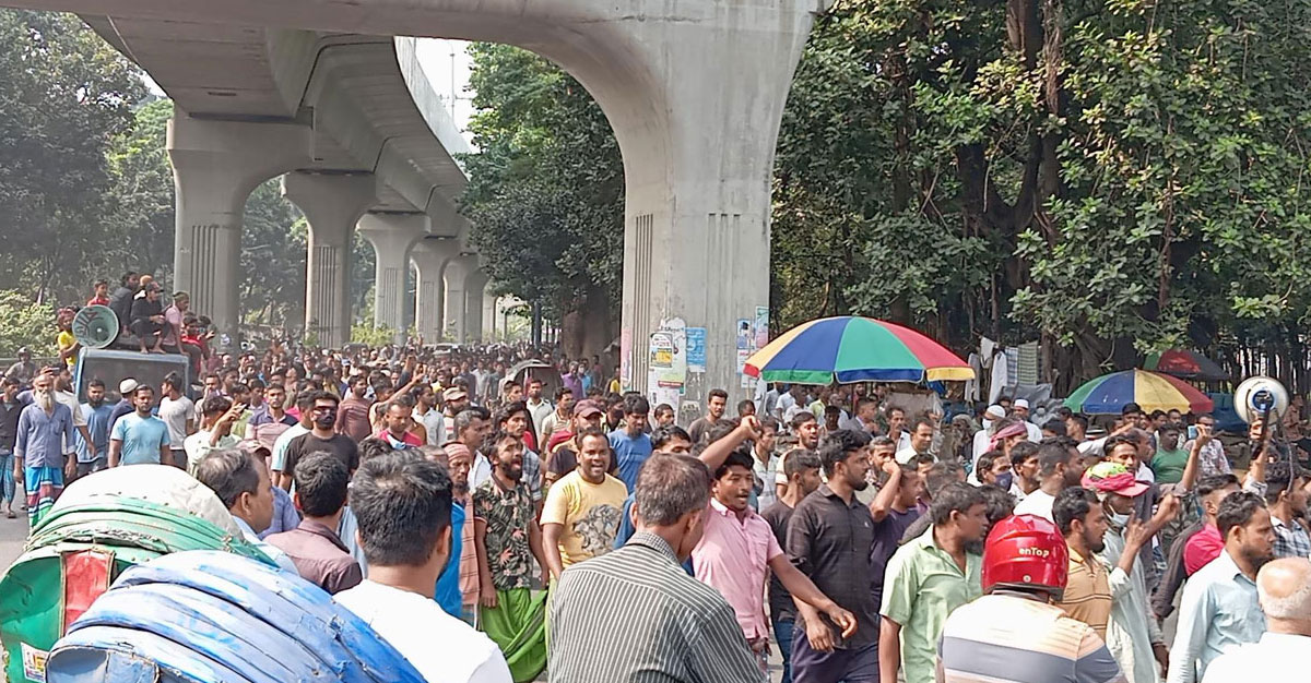 রাজধানীতে সড়ক অবরোধ অটোরিকশা চালকদের