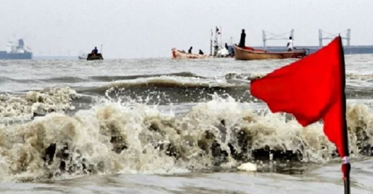 ৪ সমুদ্রবন্দরে ৩ নম্বর সতর্ক সংকেত