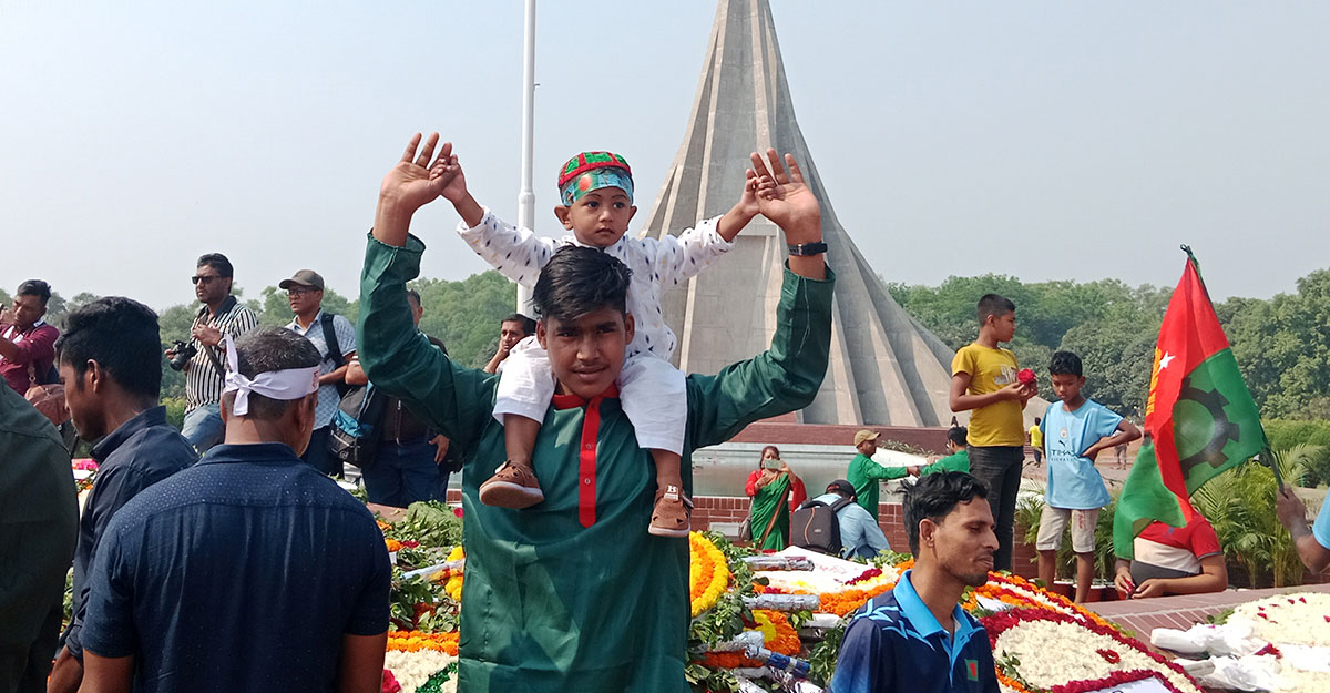 স্বাধীনতা দিবস উদযাপন করছে জাতি