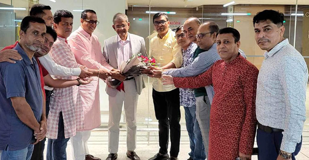 সিঙ্গাপুর পৌঁছেছেন মির্জা ফখরুল