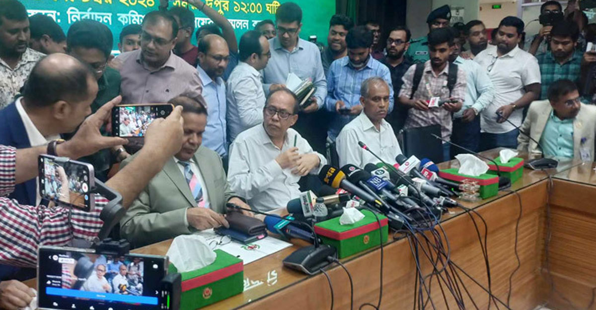 পদত্যাগ করল আউয়াল কমিশন