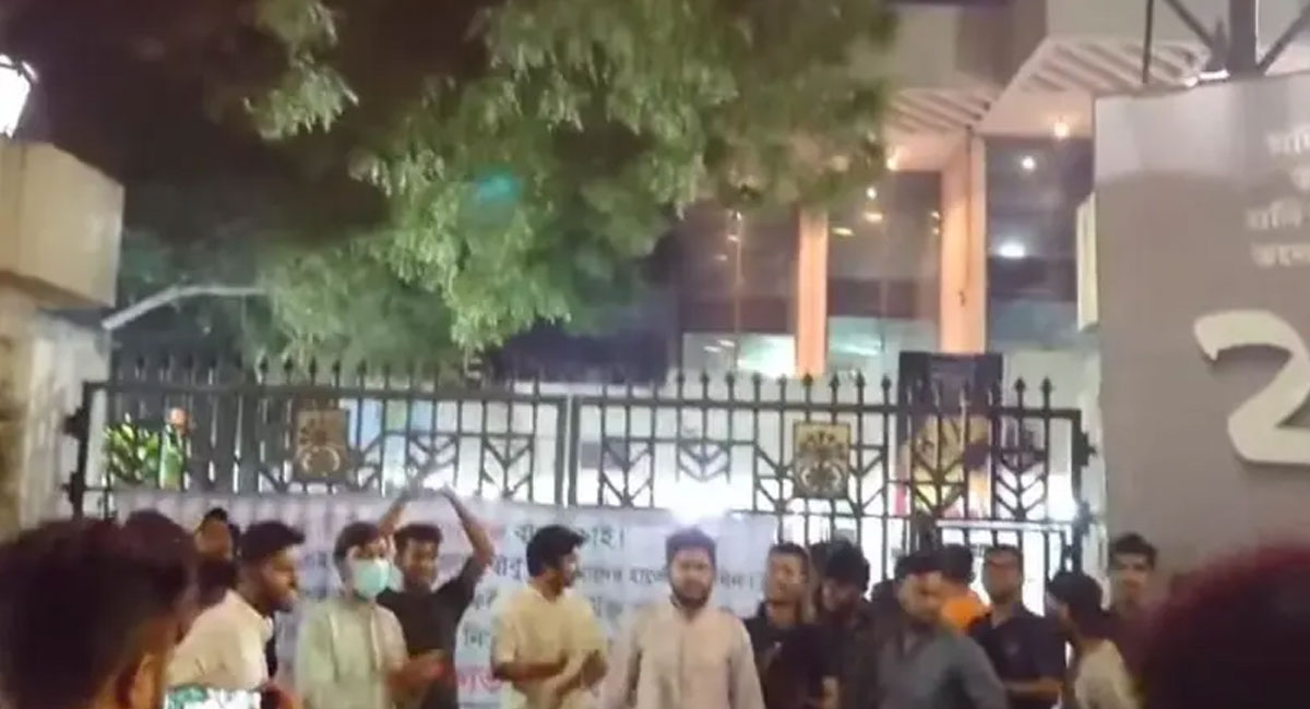 শিল্পকলায় নাটক বন্ধ করা নিয়ে কী হয়েছিল