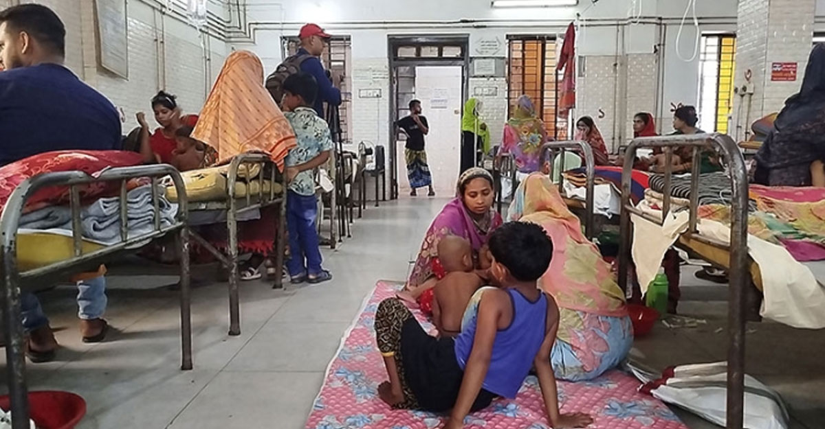 নড়াইল হাসপাতালে ৬ শয্যার বিপরীতে ভর্তি অর্ধশত রোগী