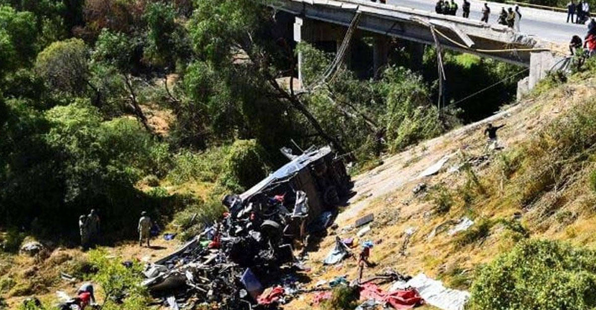 মেক্সিকোতে বাস দুর্ঘটনায় নিহত ১৯