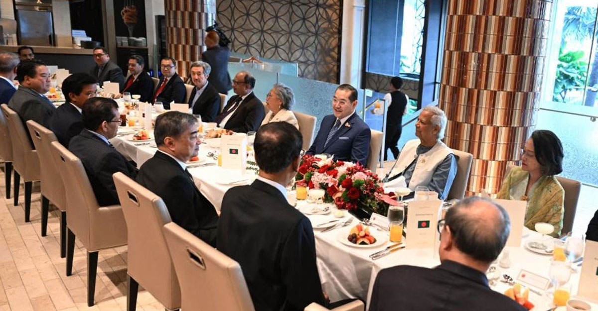 থাই বিশিষ্টজনদের সঙ্গে বৈঠক প্রধান উপদেষ্টার