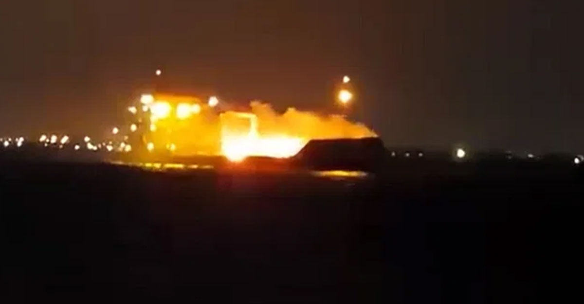 বন্দরে জাহাজে আগুনে একজনের মৃত্যু