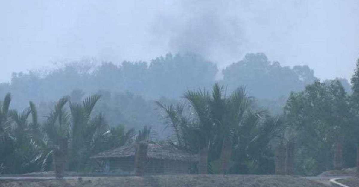 বিস্ফোরণের শব্দে আতঙ্কে টেকনাফের এলাকাবাসী