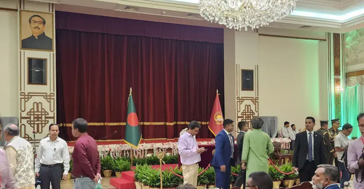 শেখ মুজিবের ছবি সরানো নিয়ে আলোচনা ও বিতর্ক
