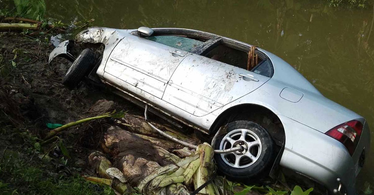 নিয়ন্ত্রণ হারিয়ে প্রাইভেট কার খালে, শিশুসহ নিহত ৮