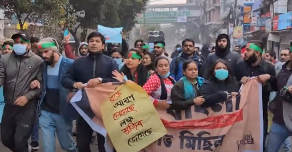 ‘জয় বাংলা’ স্লোগানে ঢাকায় ঝটিকা মিছিল