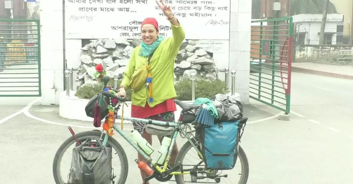 বিশ্ব ভ্রমণের স্বপ্নে বাইসাইকেলে বাংলাদেশে পর্তুগিজ তরুণী