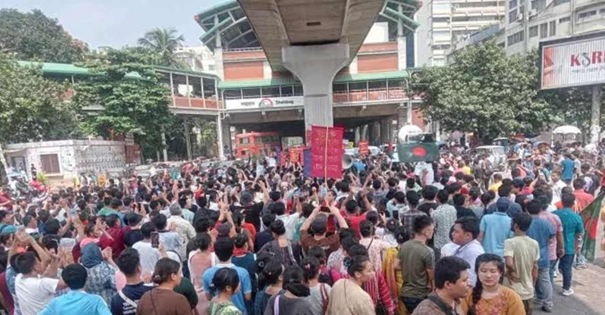 দীঘিনালায় সংঘাতের প্রতিবাদে শাহবাগ মোড়ে বিক্ষোভ