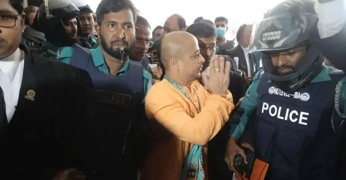 চিন্ময় কৃষ্ণের গ্রেফতার নিয়ে যে প্রতিক্রিয়া হচ্ছে ভারতে