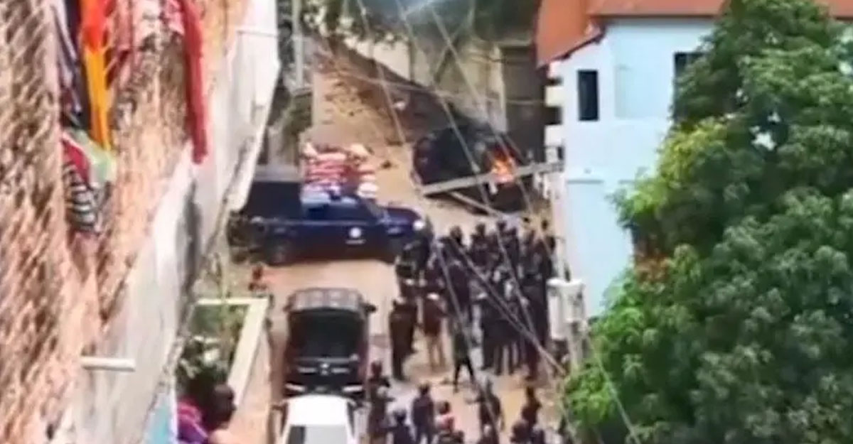 ভ্যানে লাশের স্তূপের ভিডিও, পরিচয় সম্পর্কে কী জানা যাচ্ছে?