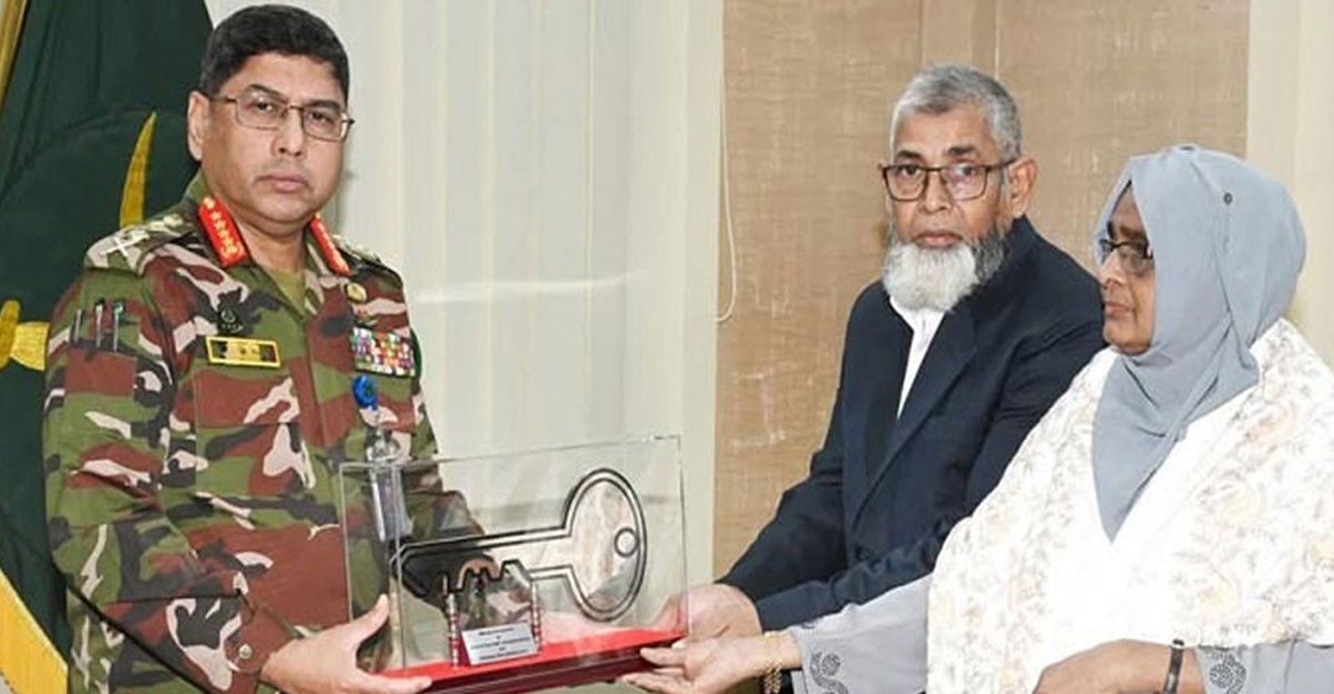 নিহত লেফটেন্যান্ট তানজিমের বাবা-মায়ের হাতে ফ্ল্যাটের চাবি হস্তান্তর