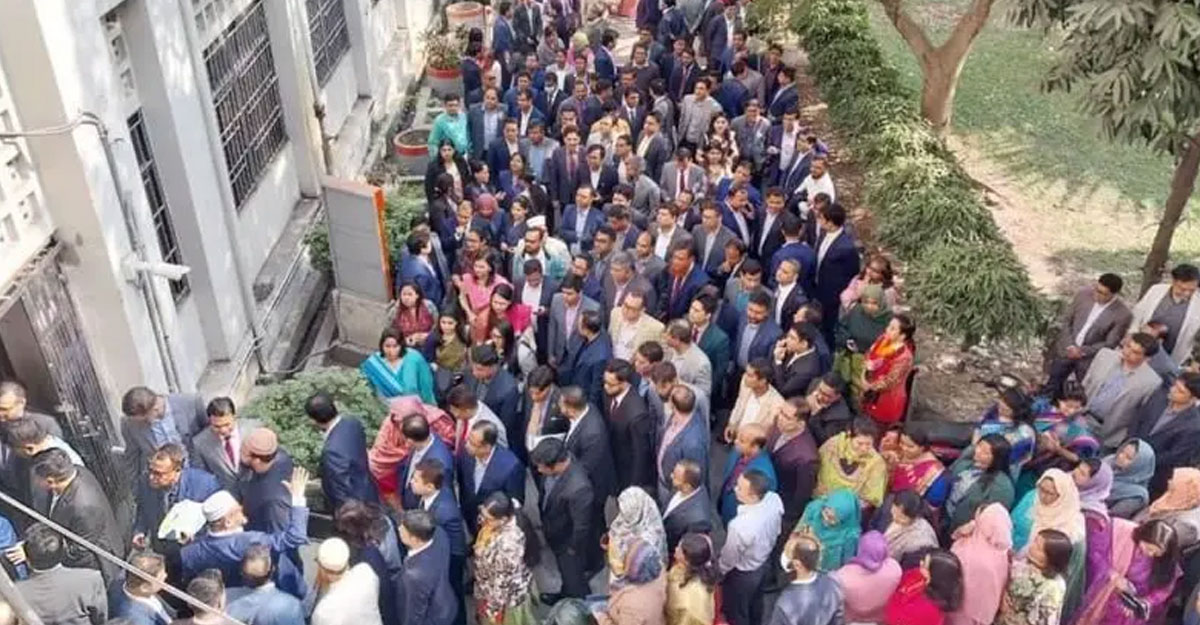ক্যাডার কর্মকর্তারা বিধি ভাঙলে সরকারের কী করার আছে?