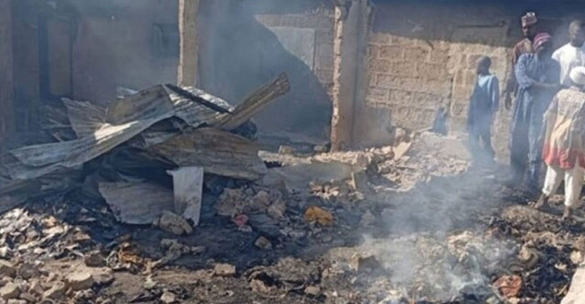 স্কুলে আগুন লেগে ১৭ শিশুর মৃত্যু