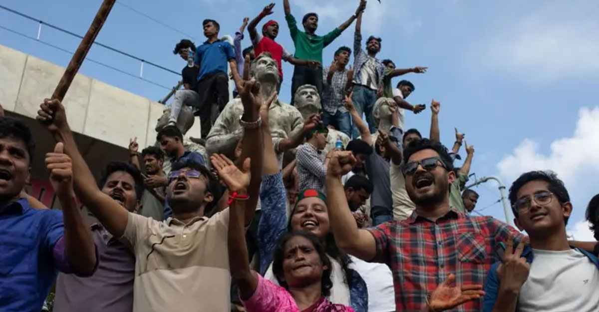 ভারত থেকে কীভাবে দল চালাচ্ছেন আওয়ামী লীগ নেতারা?