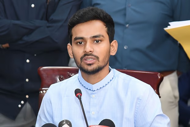 আ.লীগকে নিষিদ্ধ করার ব্যাপারে শিগগিরই পদক্ষেপ নেবে সরকার : আসিফ মাহমুদ