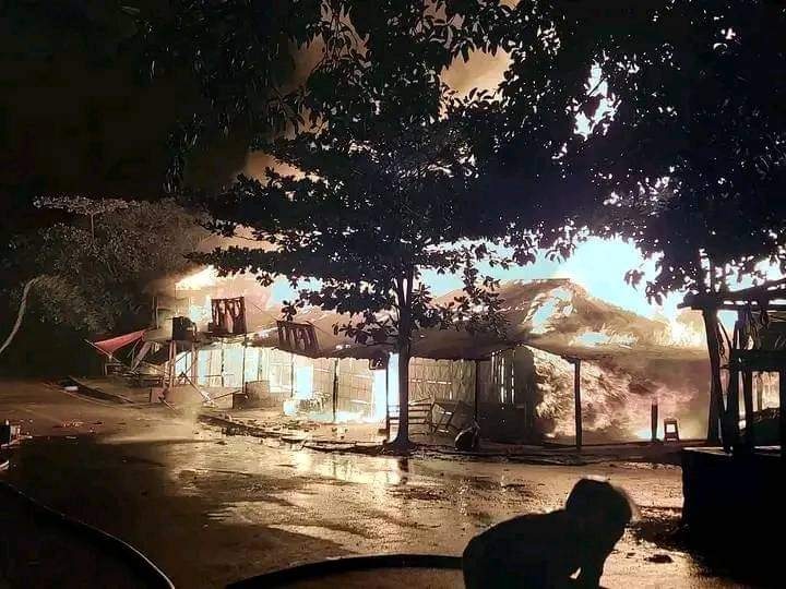 খাগড়াছড়িতে দুই পক্ষের সংঘর্ষ, আগুনে পুড়ল ৪৭ দোকান