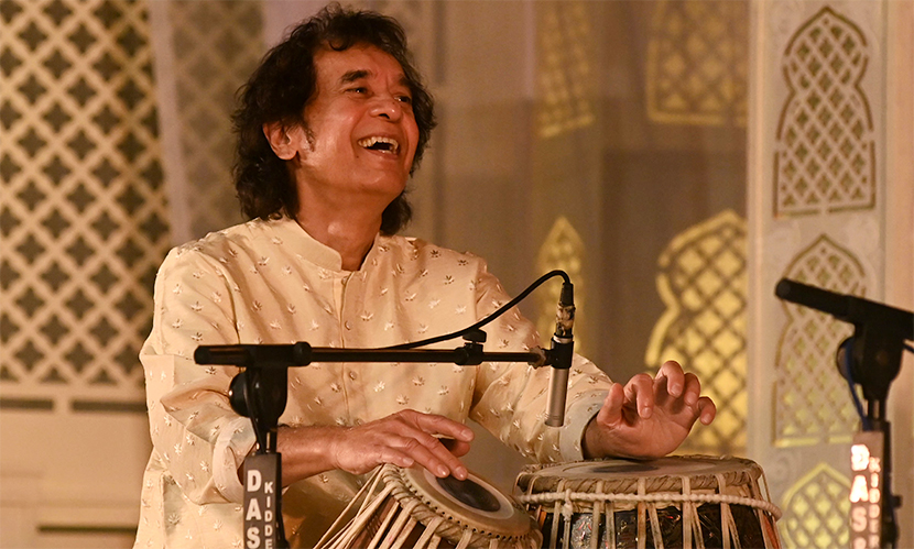 বেঁচে আছেন ওস্তাদ জাকির হোসেন, আইসিইউতে ভর্তি