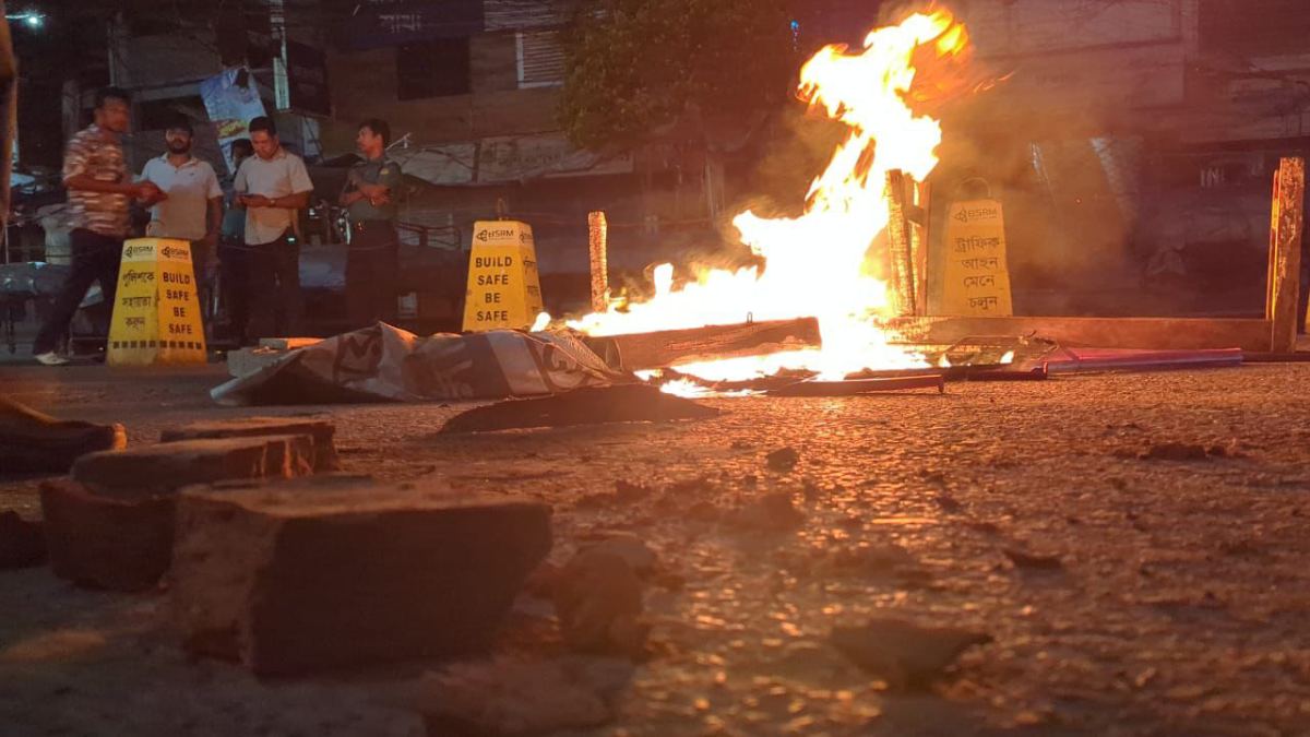 রাজশাহীতে জাতীয় পার্টির কার্যালয়ে ভাঙচুর-অগ্নিসংযোগ