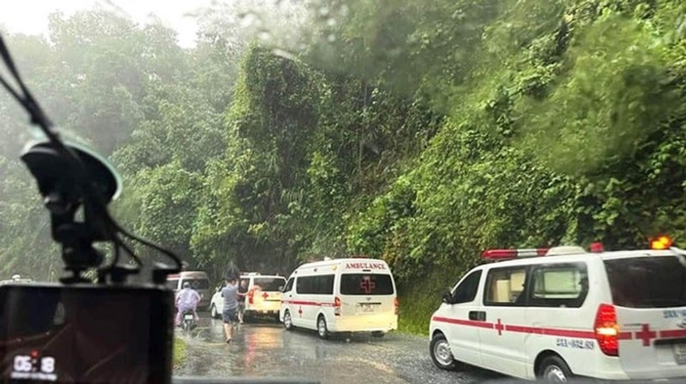 ভিয়েতনামে ভূমিধসে বাস চাপা পড়ে নিহত ৯