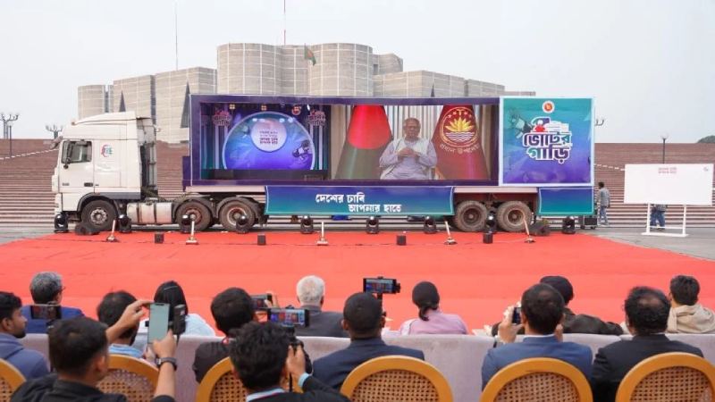 দেশজুড়ে প্রচারণা চালাচ্ছে ‘ভোটের গাড়ি’