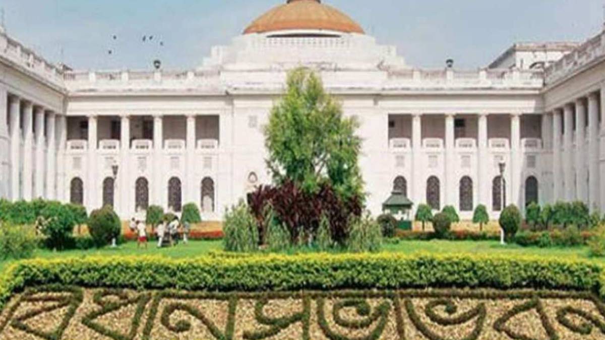 বিধানসভা ভেঙে দিলেন পশ্চিমবঙ্গের রাজ্যপাল, মমতা এখন ‘সাবেক’ মুখ্যমন্ত্রী