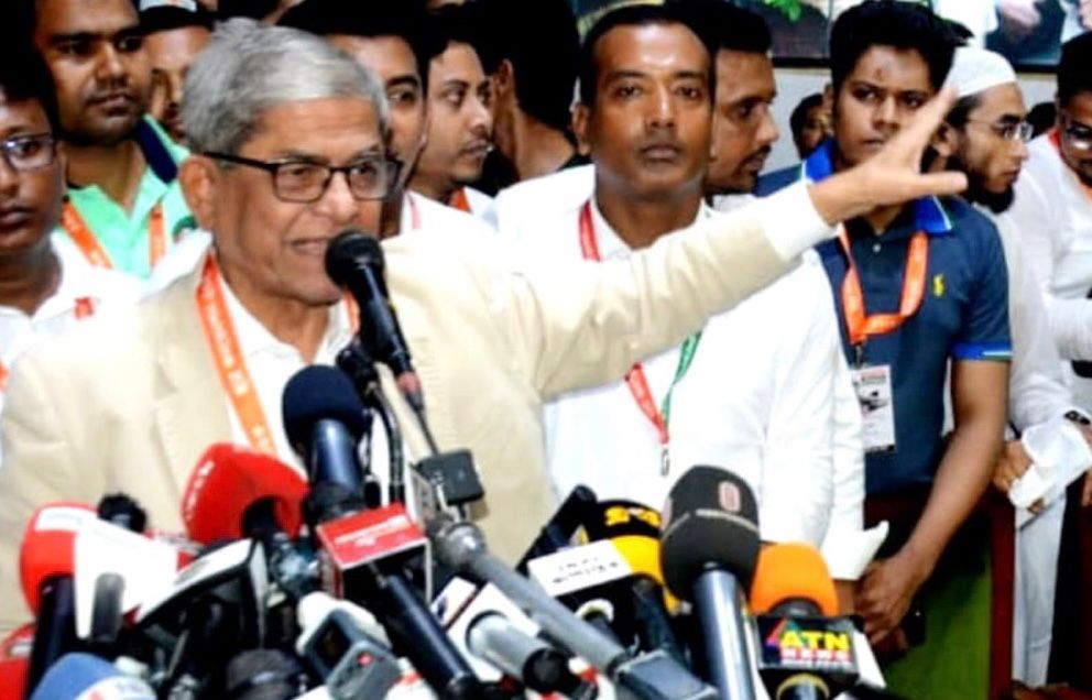 দেশের অর্থনীতিতে ভয়াবহ নৈরাজ্যকর অবস্থায়, শনির আছর পড়েছে