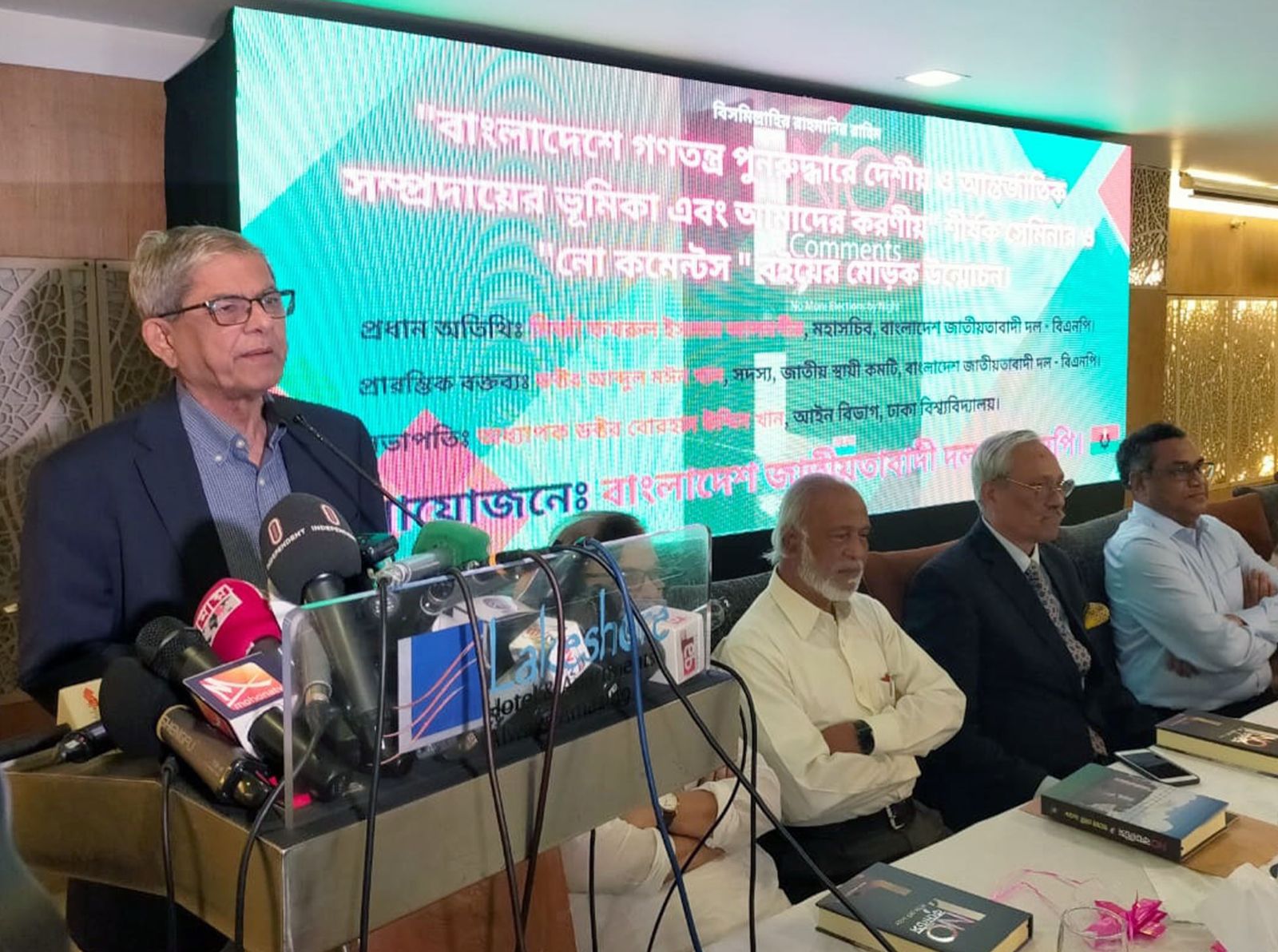 আমরা একা নই, পশ্চিমা বিশ্ব আমাদের সাহায্য করছে