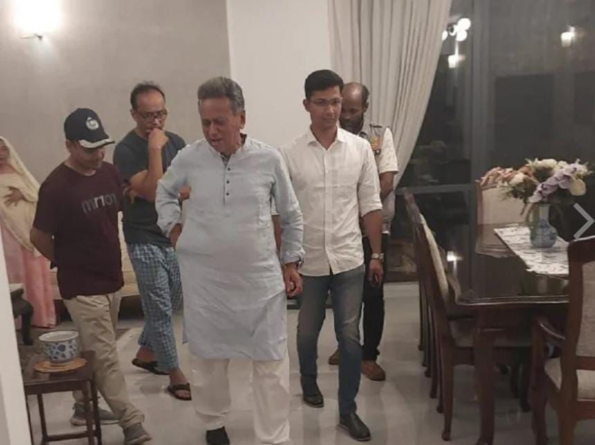 এবার আটক আমীর  খসরু মাহমুদ চৌধুরী