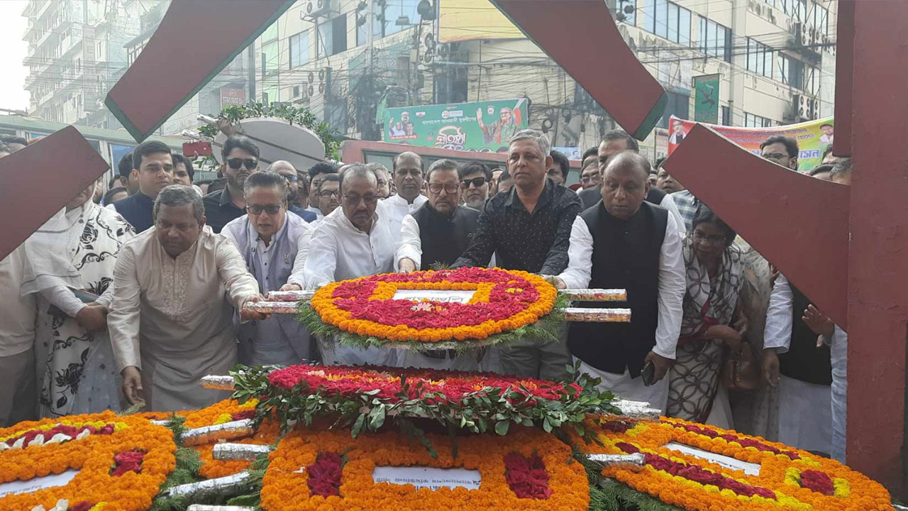 নূর হোসেন স্কয়ারে আওয়ামী লীগের শ্রদ্ধা