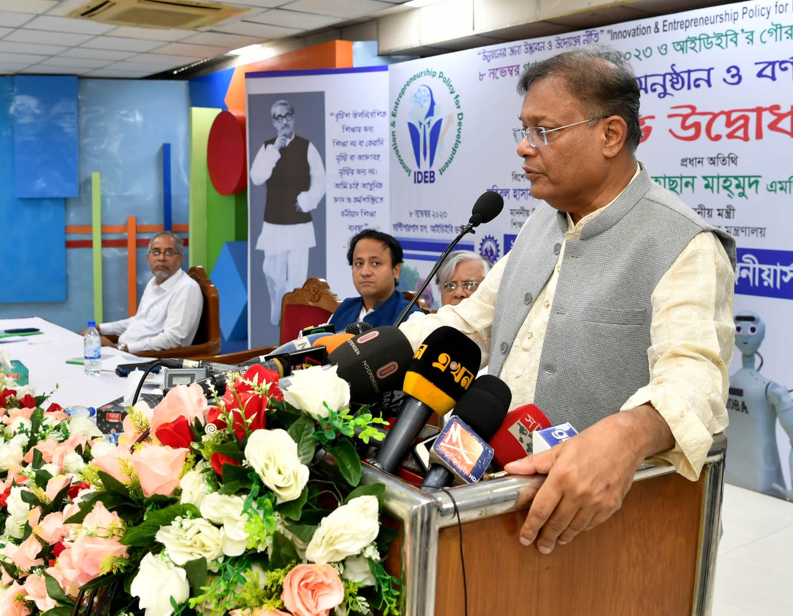 গাড়ি পোড়ানো সন্ত্রাসী সংগঠনের কাজ, রাজনৈতিক দলের নয়: তথ্যমন্ত্রী