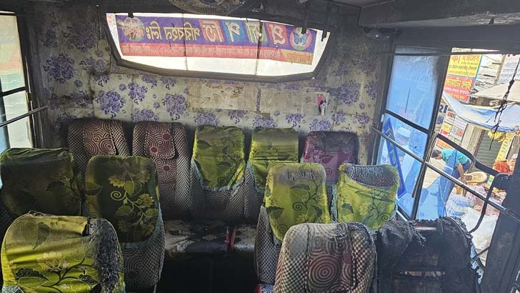 উত্তরায় যাত্রীবাহী বাসে আগুন, একজন আটক