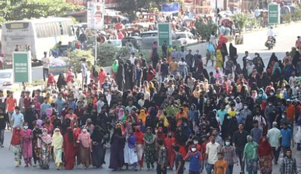 মিরপুরে পোশাকশ্রমিকদের সড়ক অবরোধ
