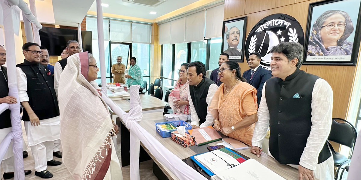 দ্বিতীয় দিনে মনোনয়ন ফরম বিক্রি শুরু আ.লীগের