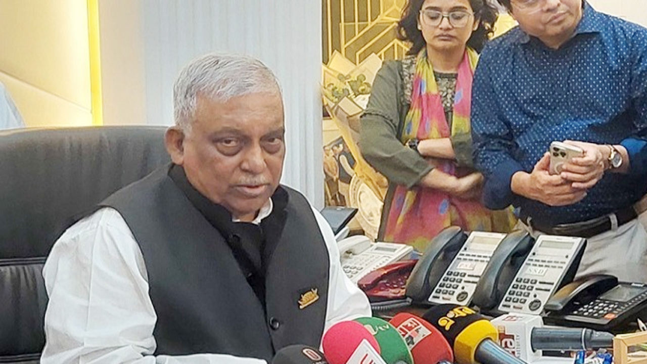 বিএনপির বহু নেতা আমাদের নেতাদের বাড়ি বাড়ি যাচ্ছেন: স্বরাষ্ট্রমন্ত্রী