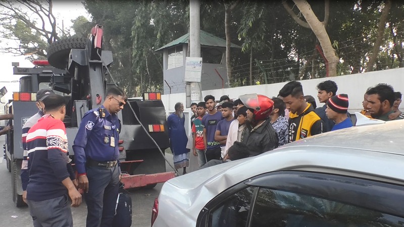 নিজ দেশে ফেরার পথে সড়কে ঝরল ভারতীয় দম্পতির প্রাণ