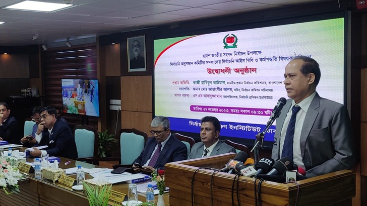 নির্বাচন নিয়ে দেশ সংকটে : সিইসি