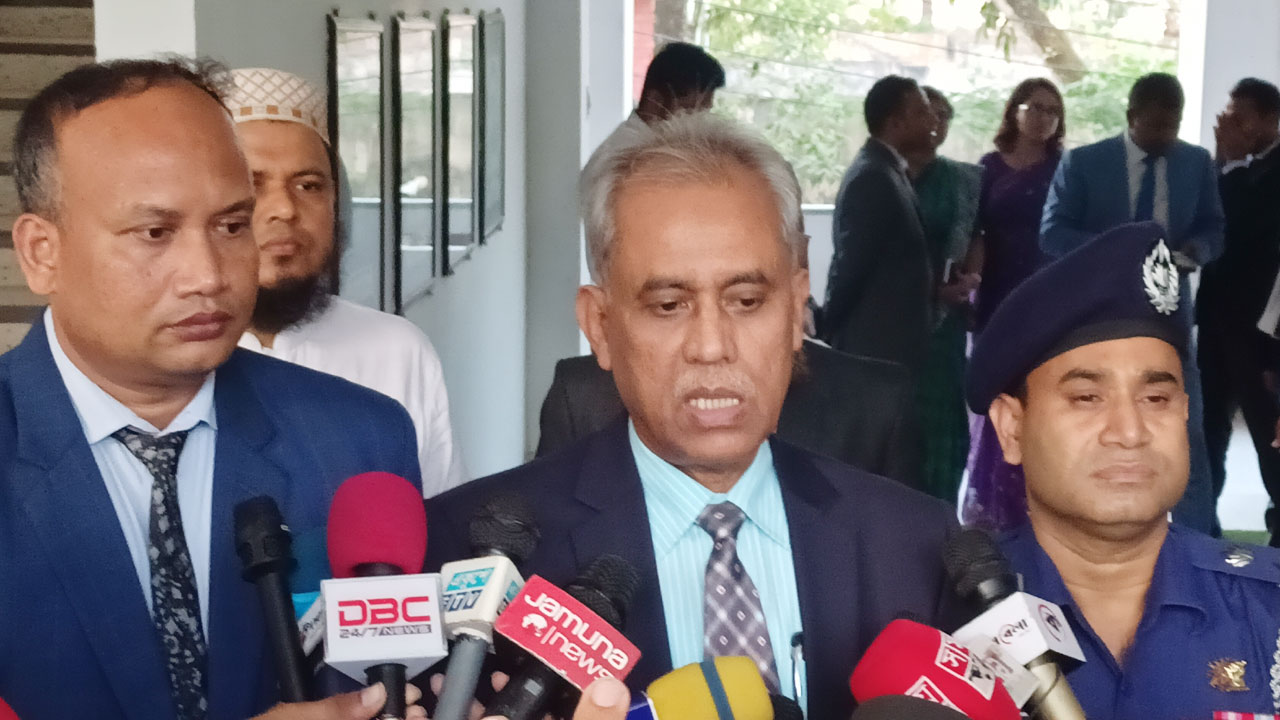 নির্বাচনের তারিখ পেছানোর সুযোগ নেই: ইসি আলমগীর