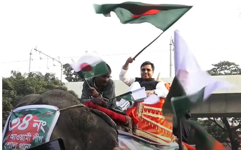 হাতির পিঠে চড়ে সাঈদ খোকনের বিজয় শোভাযাত্রা