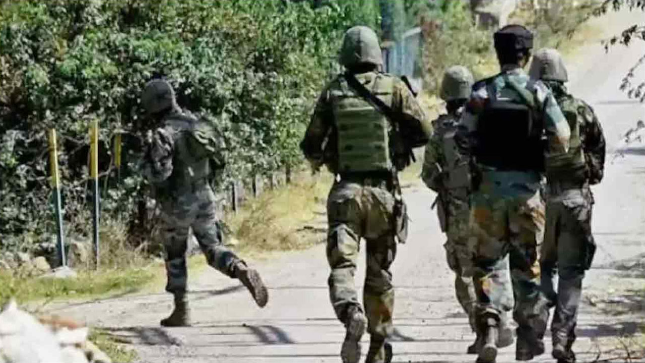 কাশ্মীরে বিচ্ছিন্নতাবাদীদের সঙ্গে সংঘর্ষে ৫ সেনা নিহত