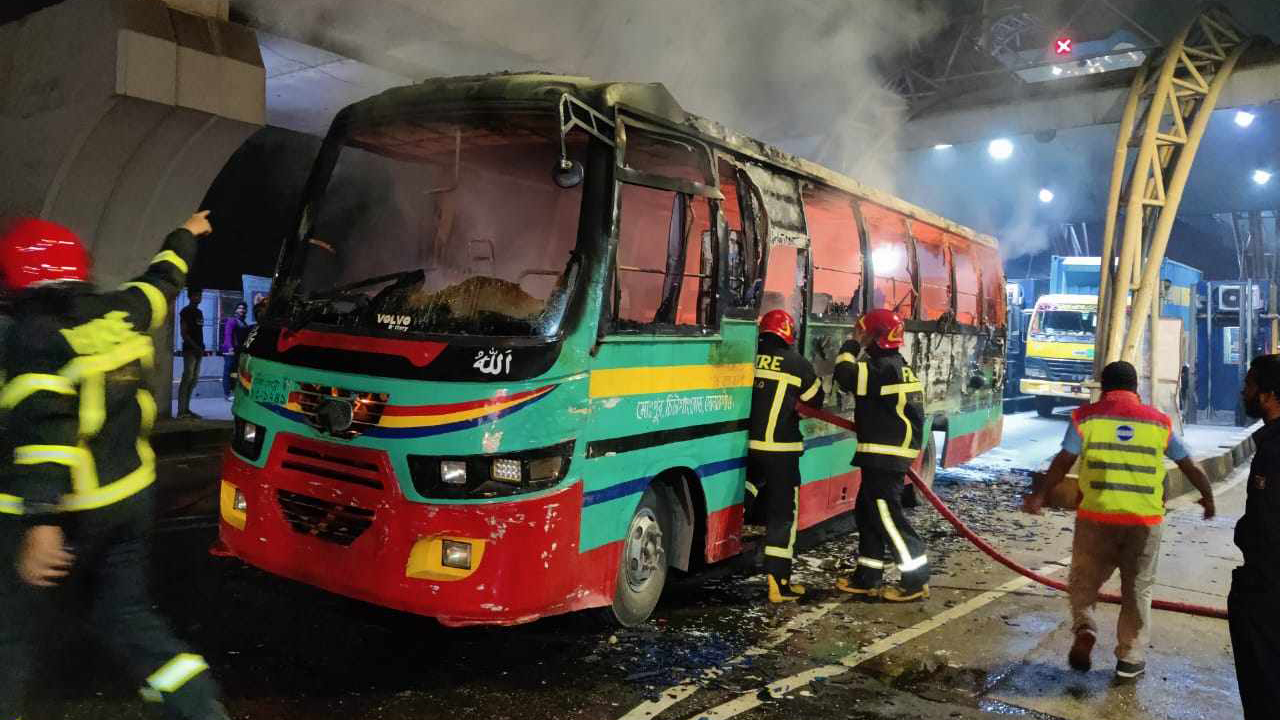 গুলিস্তানে রজনীগন্ধা বাসে আগুন