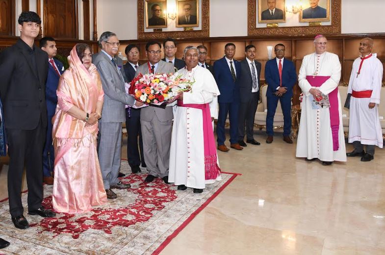 ‘স্মার্ট বাংলাদেশ’ গঠনে খ্রিষ্টান সম্প্রদায়কে ঐক্যবদ্ধভাবে কাজ করার আহ্বান রাষ্ট্রপতির