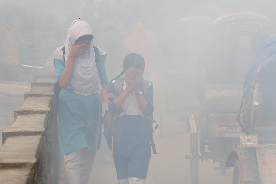 আজ ঢাকা বায়ুদূষণের শীর্ষে