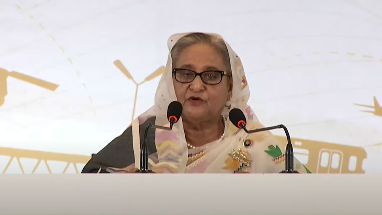 স্মার্ট দেশ বিনির্মাণের ইশতেহার ঘোষণা করছেন শেখ হাসিনা